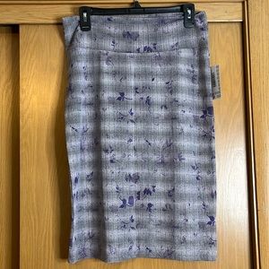 Lularoe lilac Cassie skirt with a scattered leaf pattern, size large